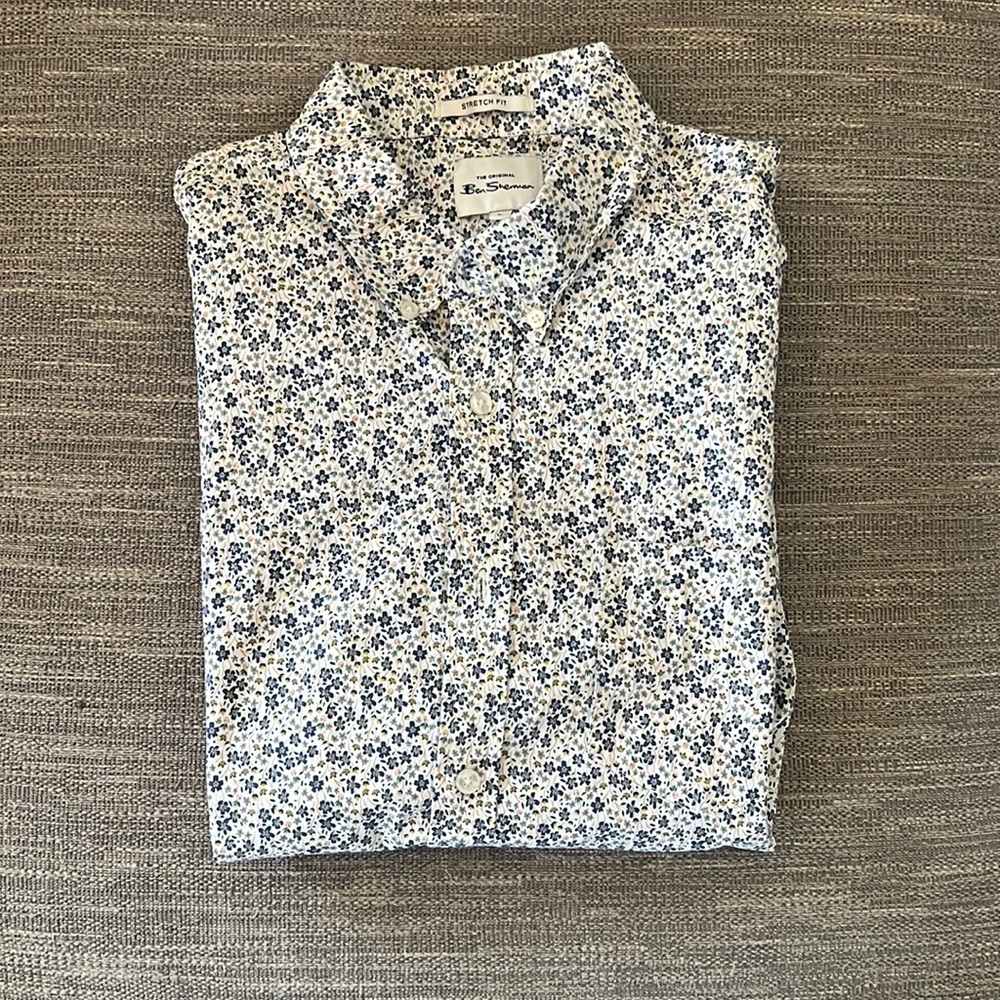 LIKE NEW! Men’s Summer Button Down